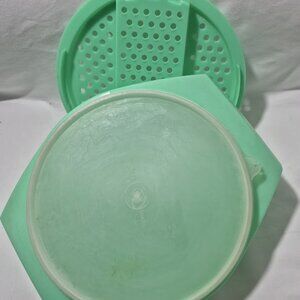 Vintage TUPPERWARE Jadite Green Shredder, Bowl #786 and Lid.
